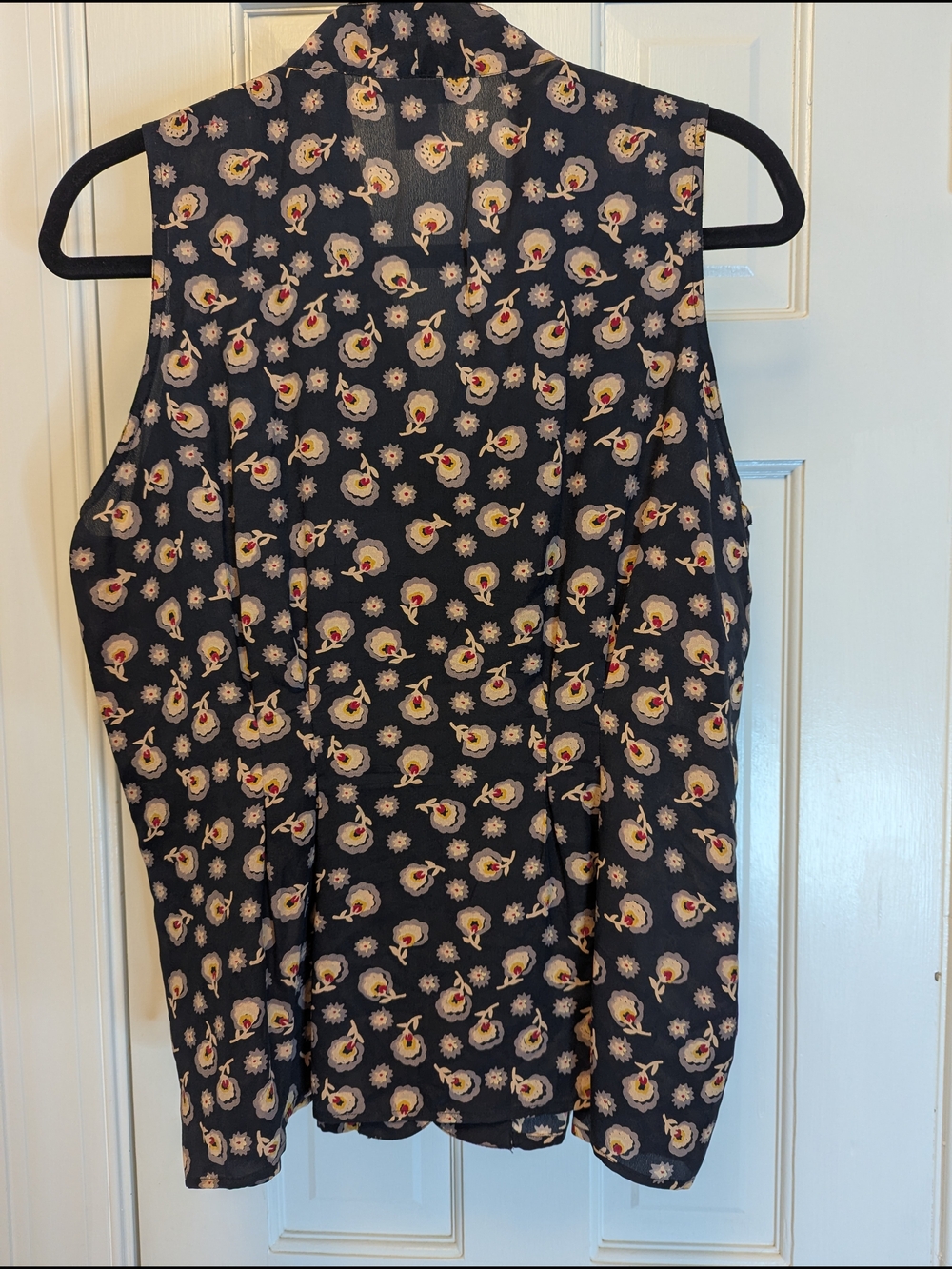 Anna And Frank Navy Silk Floral Sleeveless Button-Front Blouse - Picture 2 of 12